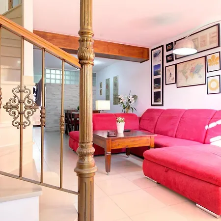 Cortes House